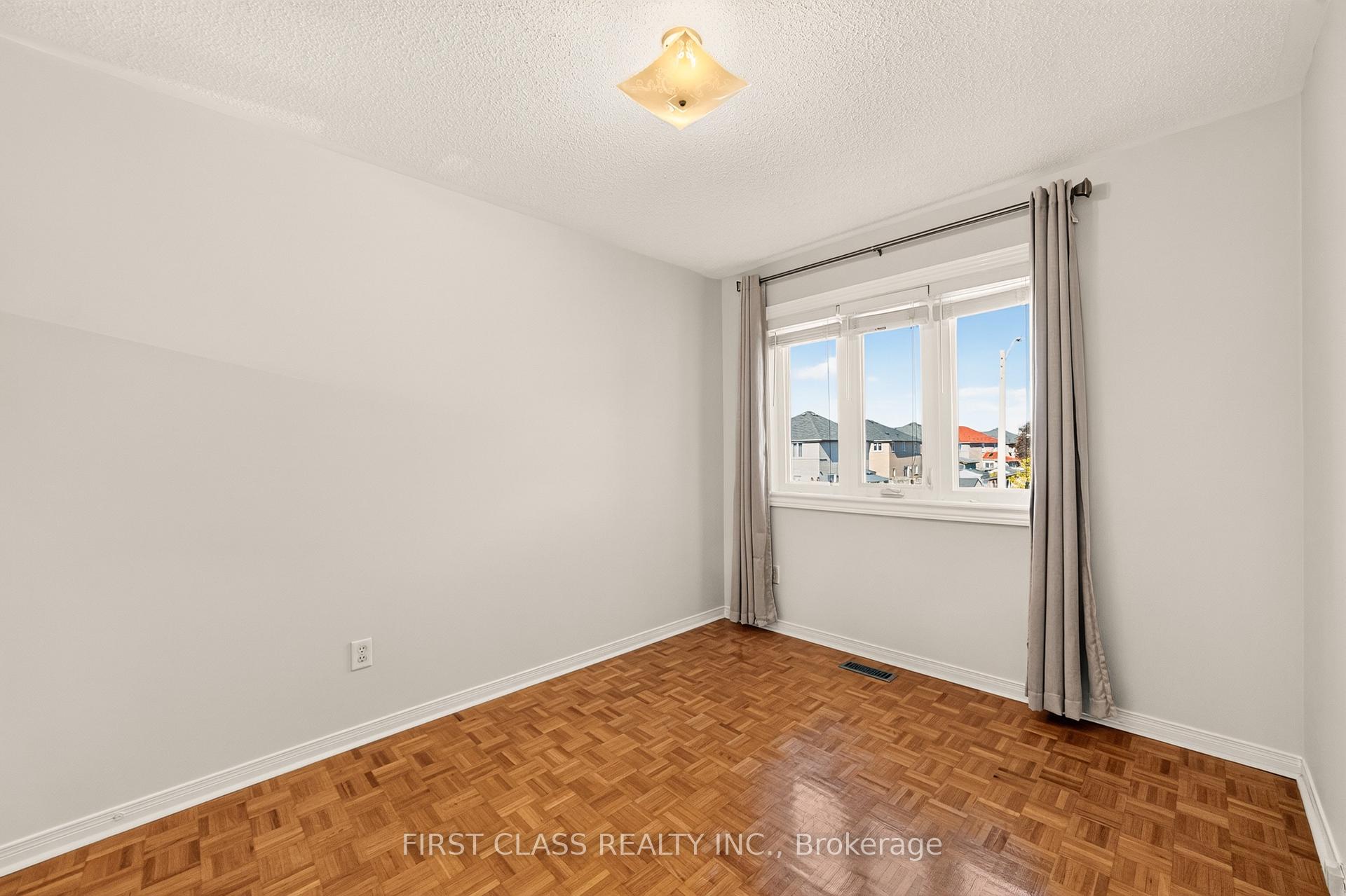 Photo 26 of 38 Pacific Wind Crescent, Brampton, Sandringham-Wellington — HOMEH