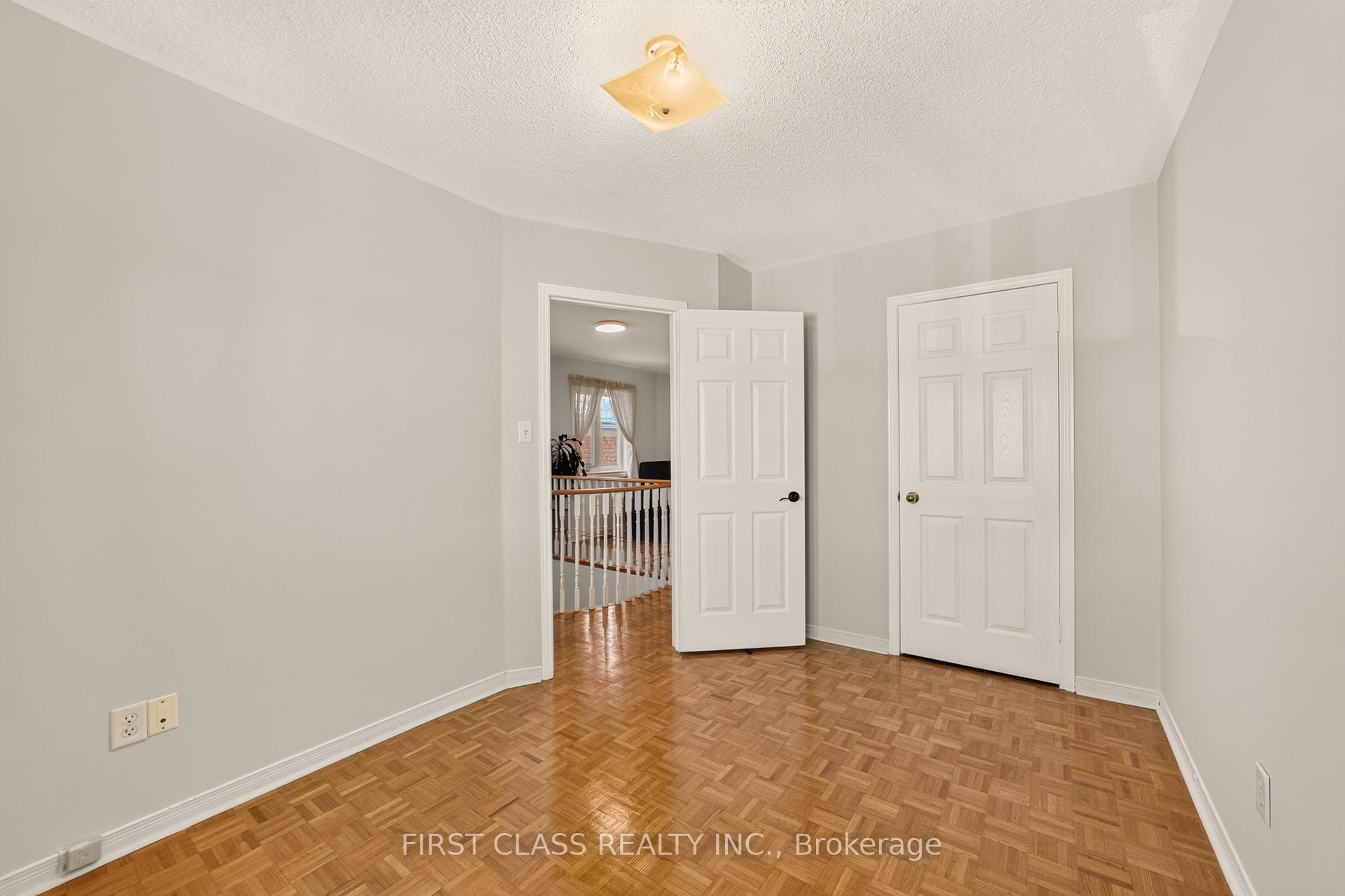 Photo 27 of 38 Pacific Wind Crescent, Brampton, Sandringham-Wellington — HOMEH