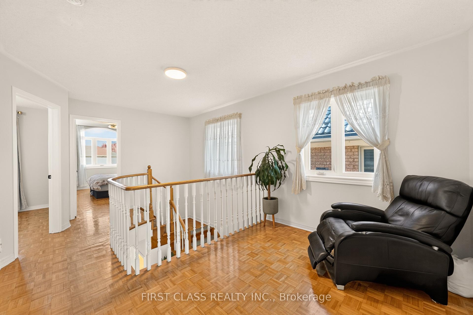Photo 30 of 38 Pacific Wind Crescent, Brampton, Sandringham-Wellington — HOMEH