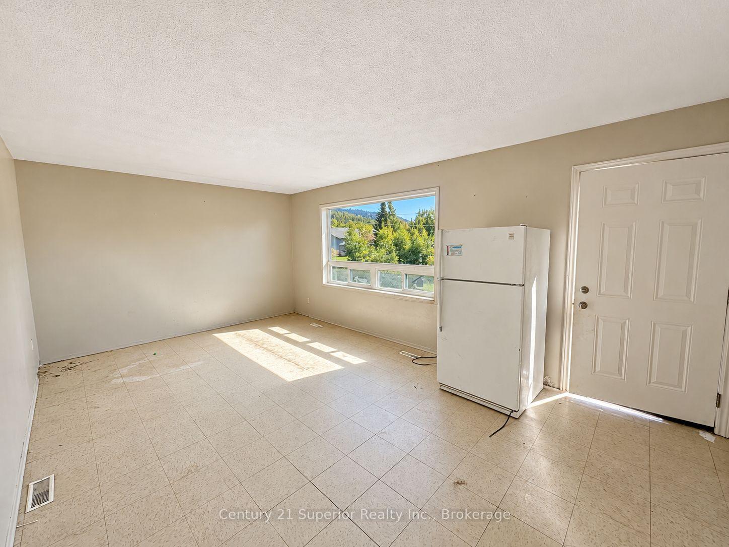 Photo 6 of 107 Simon Street, Schreiber — HOMEH
