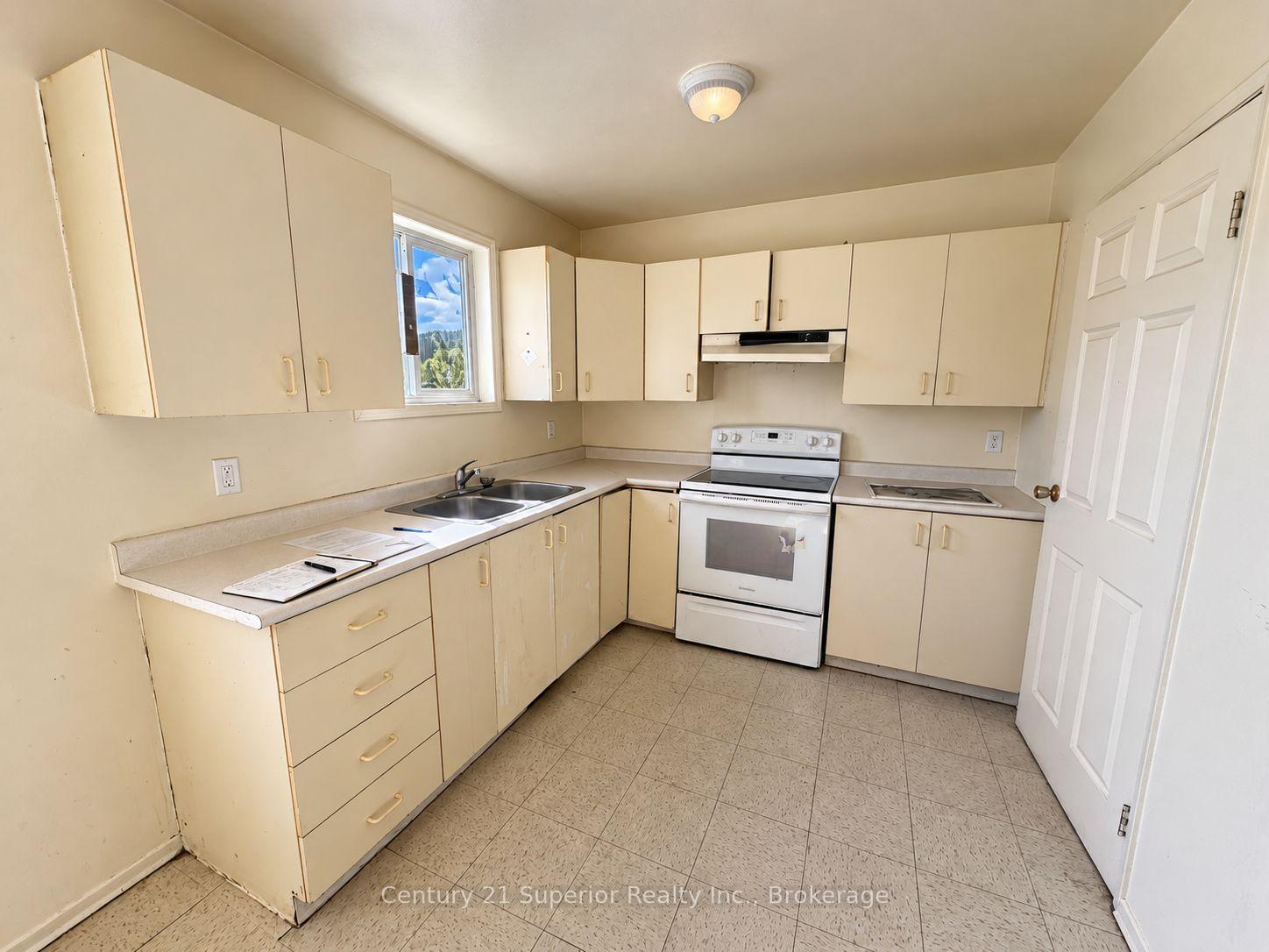 Photo 9 of 107 Simon Street, Schreiber — HOMEH