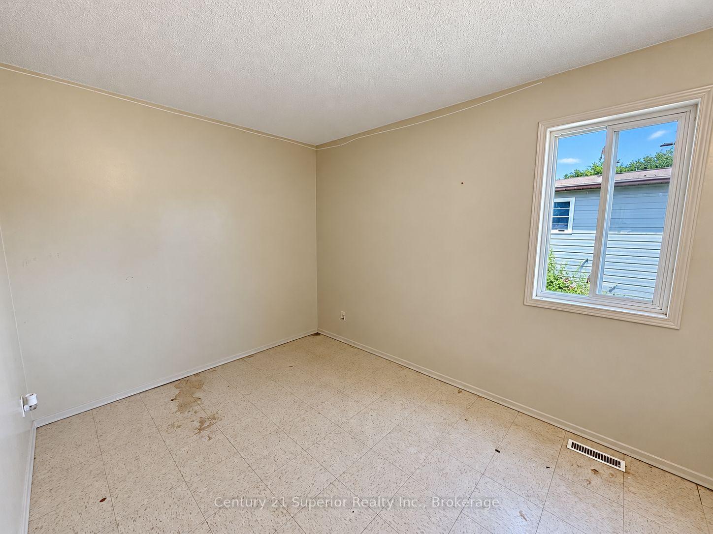 Photo 17 of 107 Simon Street, Schreiber — HOMEH