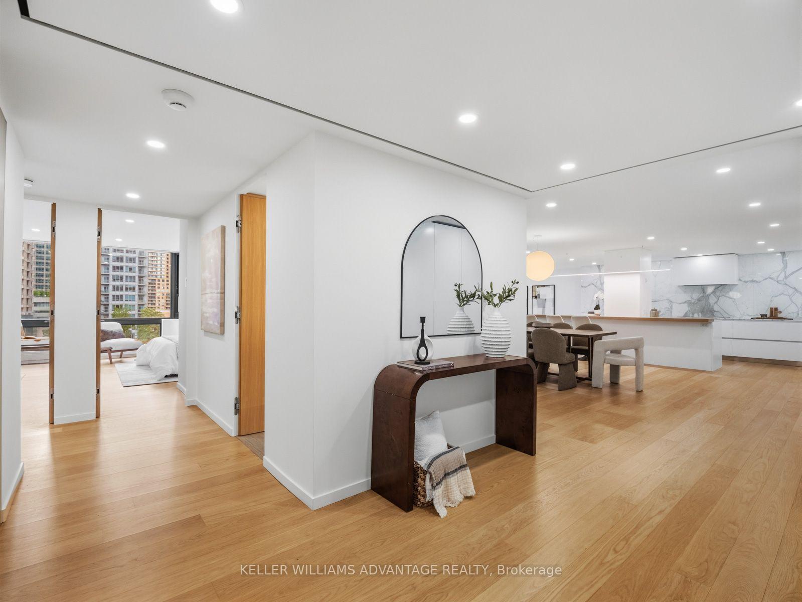 Photo 3 of Unit 1002, 1166 Bay Street, Toronto, Bay Street Corridor — HOMEH