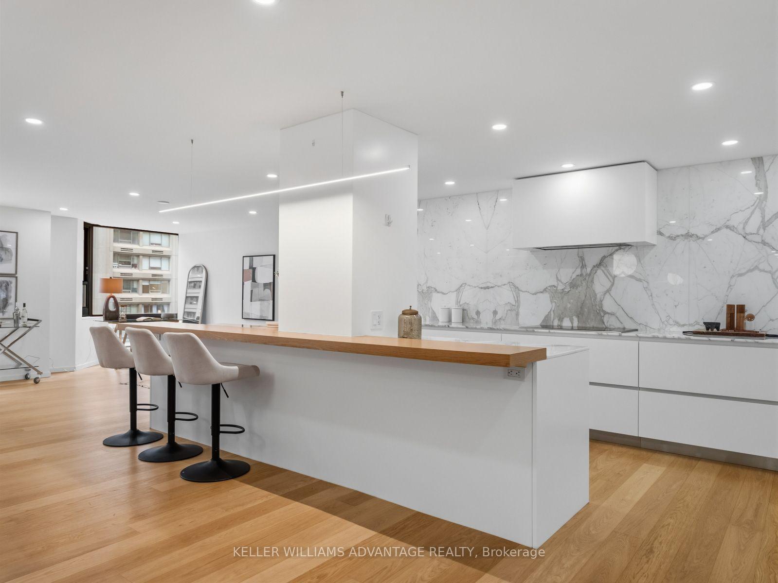 Photo 6 of Unit 1002, 1166 Bay Street, Toronto, Bay Street Corridor — HOMEH