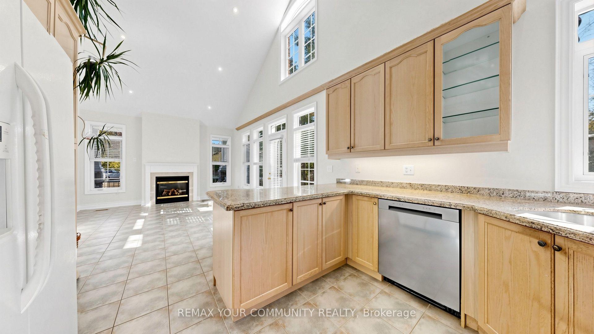 Photo 12 of 45 Manorwood Drive, Markham, Berczy — HOMEH