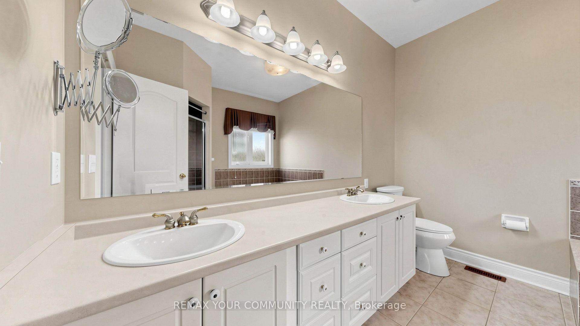 Photo 16 of 45 Manorwood Drive, Markham, Berczy — HOMEH