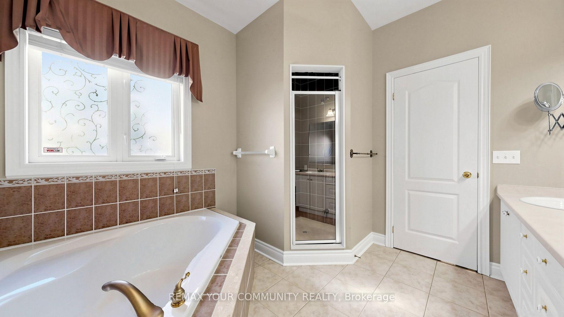 Photo 18 of 45 Manorwood Drive, Markham, Berczy — HOMEH