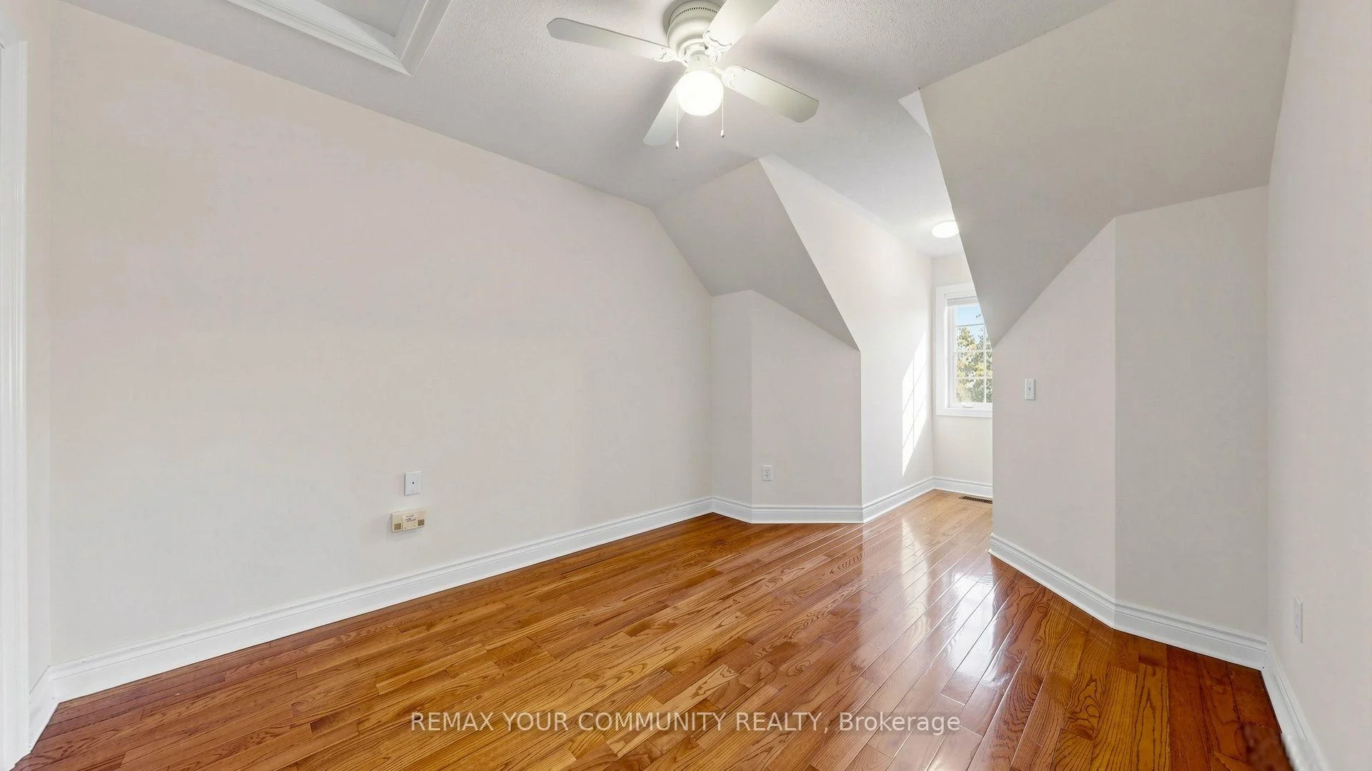 Photo 42 of 45 Manorwood Drive, Markham, Berczy — HOMEH