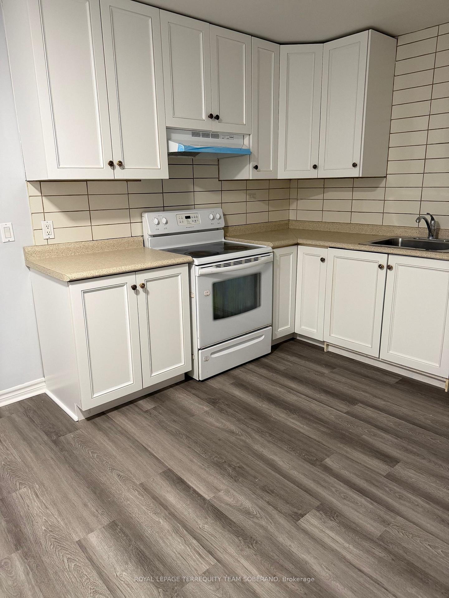 Photo 10 of Unit Upper, 963 Eglinton Avenue, Toronto, Humewood-Cedarvale — HOMEH