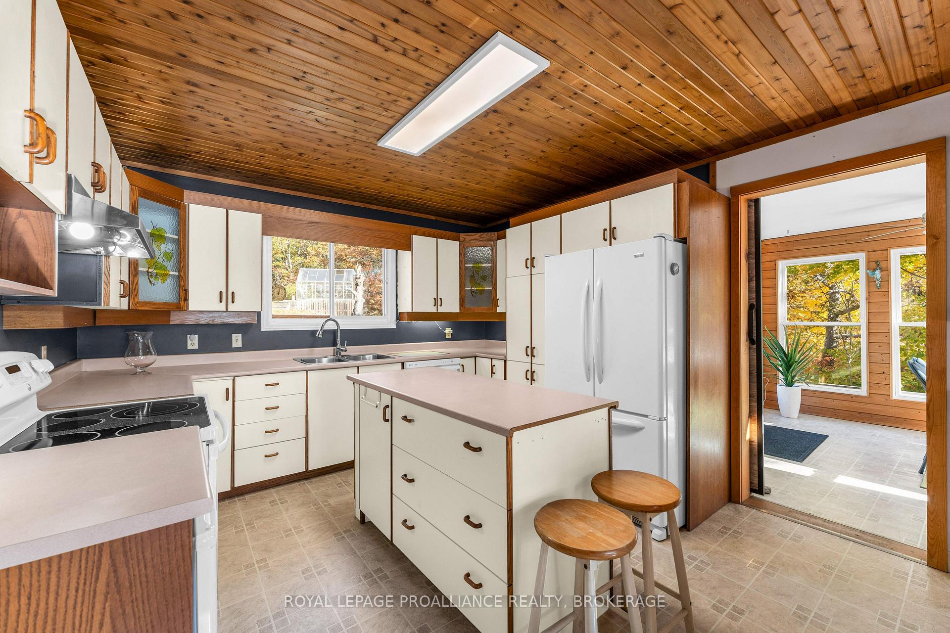 Photo 6 of 2089 Crow Lake Road, Frontenac, Frontenac Centre — HOMEH
