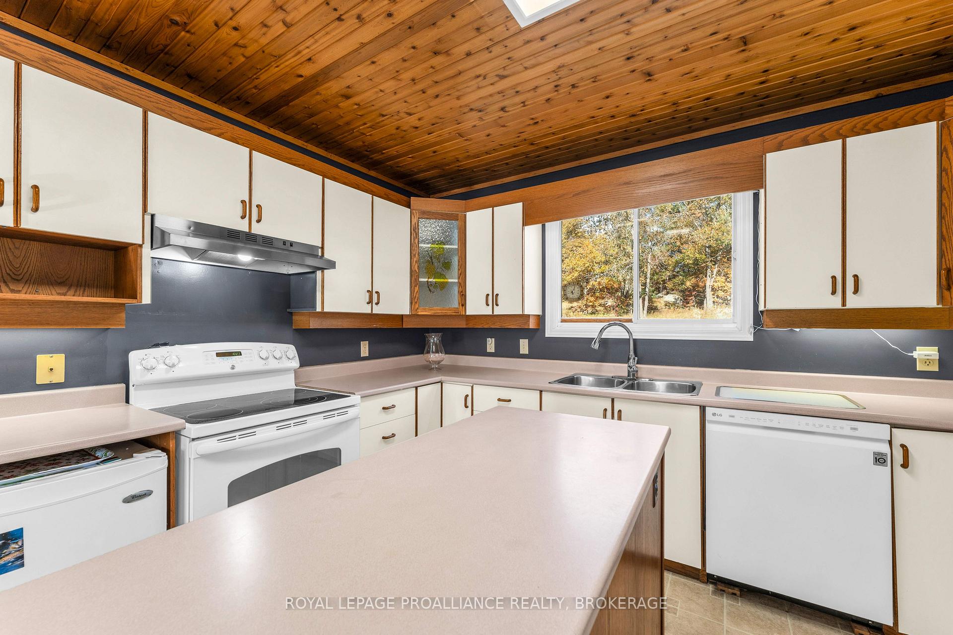 Photo 7 of 2089 Crow Lake Road, Frontenac, Frontenac Centre — HOMEH