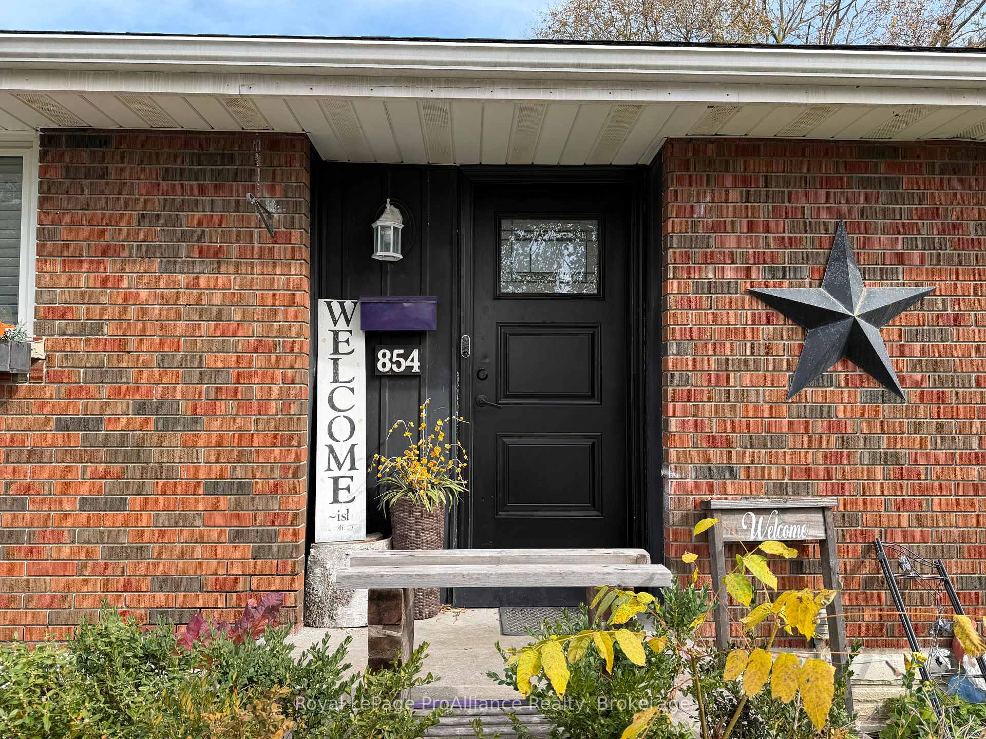 Photo 3 of 854 Barnardo Avenue, Peterborough, Northcrest Ward 5 — HOMEH