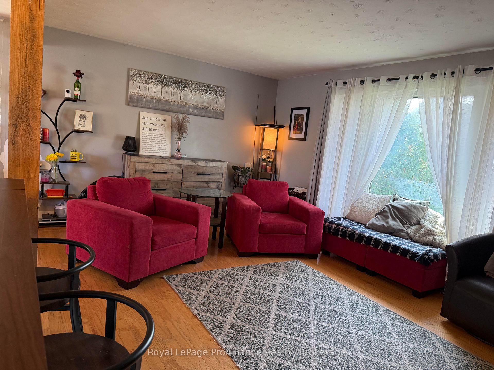 Photo 5 of 854 Barnardo Avenue, Peterborough, Northcrest Ward 5 — HOMEH