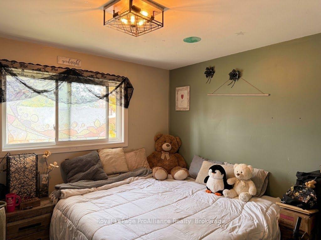 Photo 7 of 854 Barnardo Avenue, Peterborough, Northcrest Ward 5 — HOMEH
