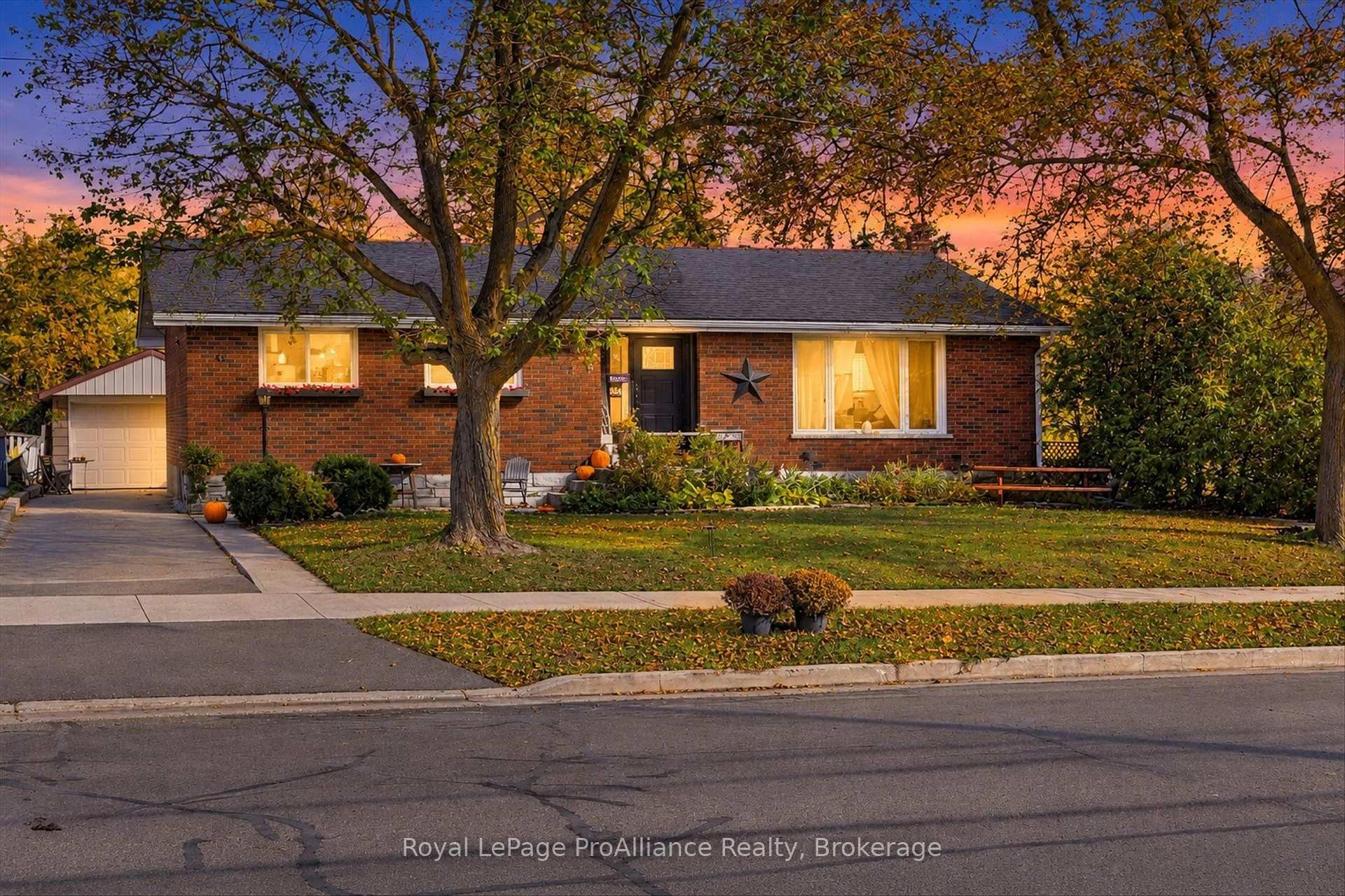 Photo 1 of 854 Barnardo Avenue, Peterborough, Northcrest Ward 5 — HOMEH
