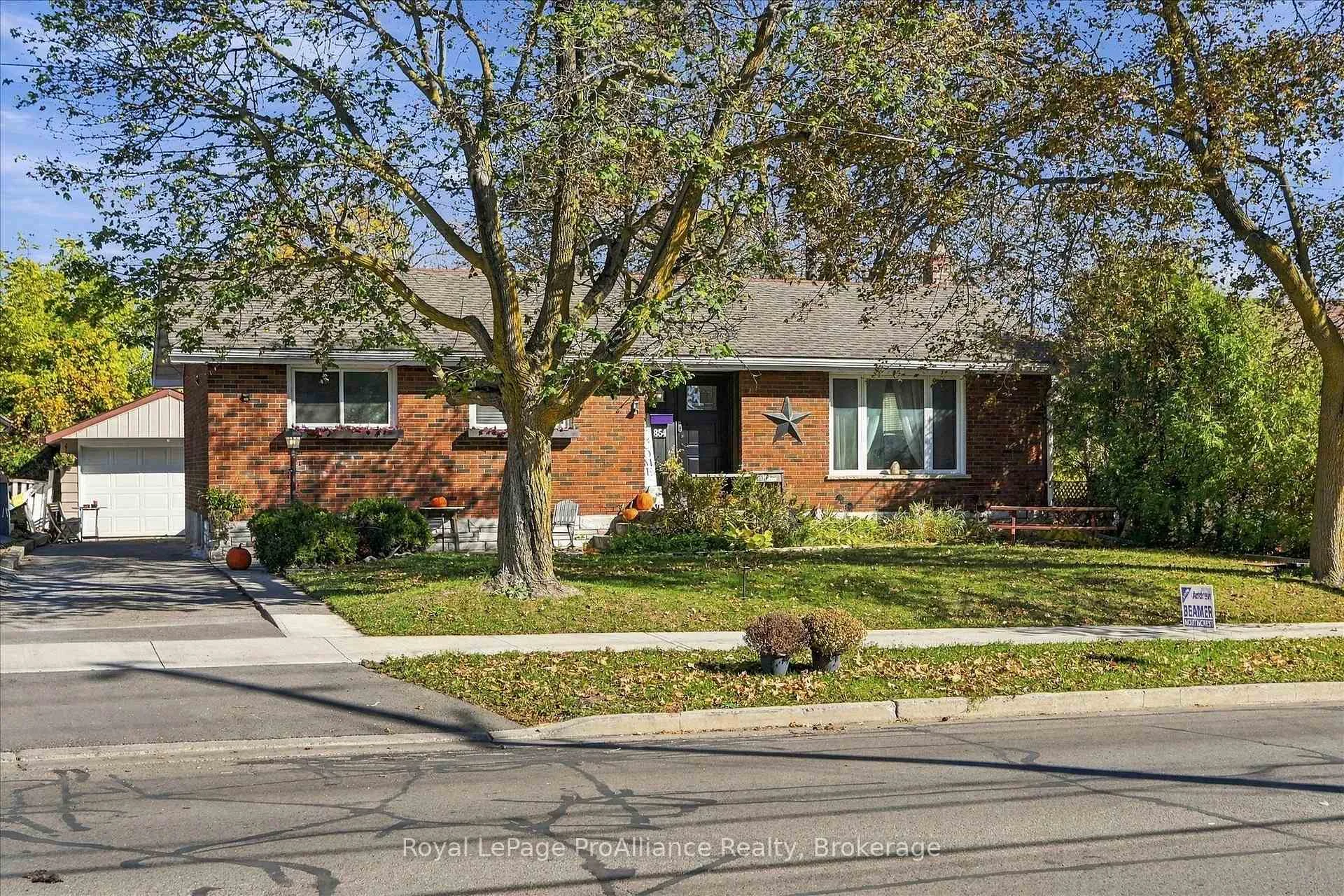 Photo 4 of 854 Barnardo Avenue, Peterborough, Northcrest Ward 5 — HOMEH