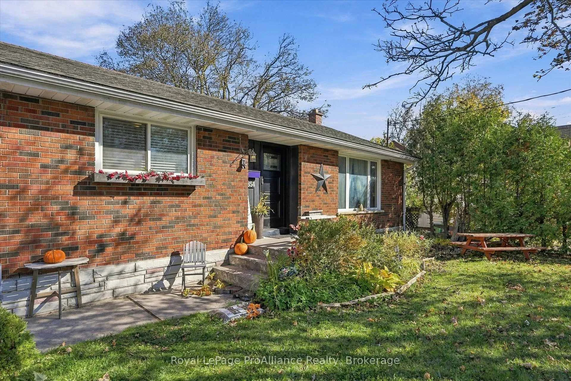 Photo 8 of 854 Barnardo Avenue, Peterborough, Northcrest Ward 5 — HOMEH