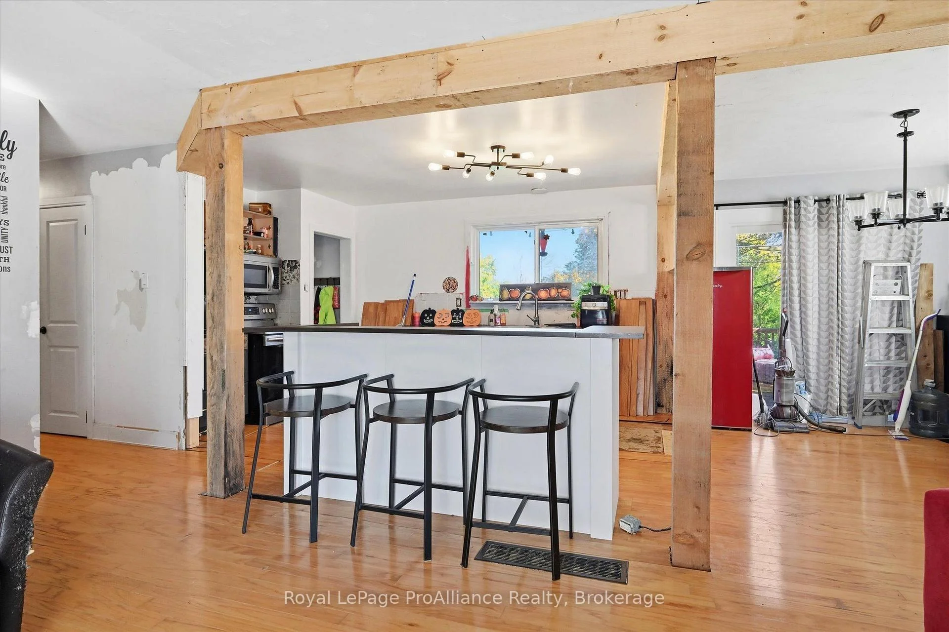 Photo 16 of 854 Barnardo Avenue, Peterborough, Northcrest Ward 5 — HOMEH