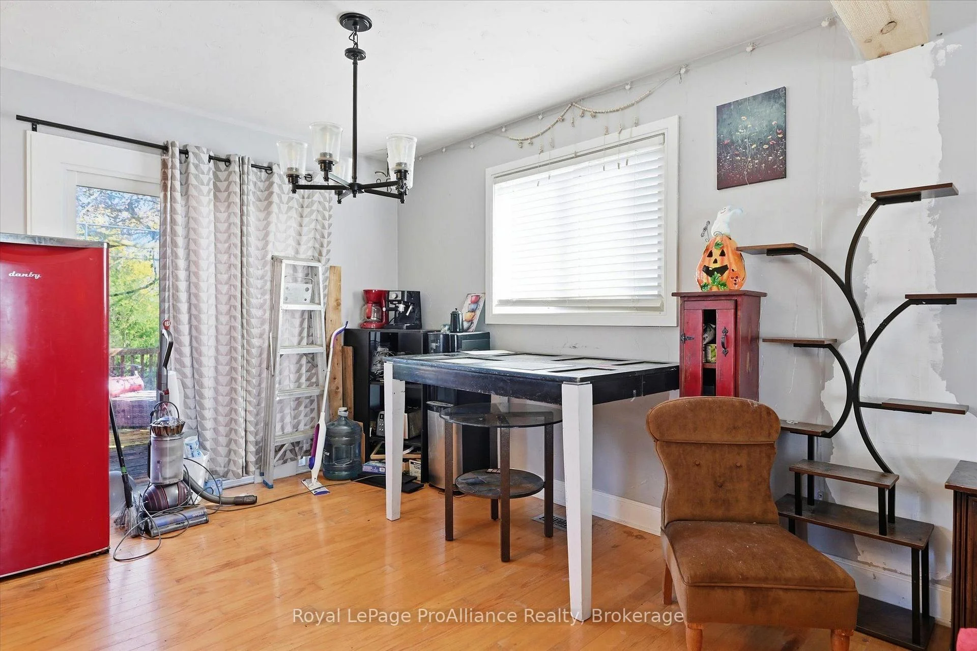Photo 17 of 854 Barnardo Avenue, Peterborough, Northcrest Ward 5 — HOMEH