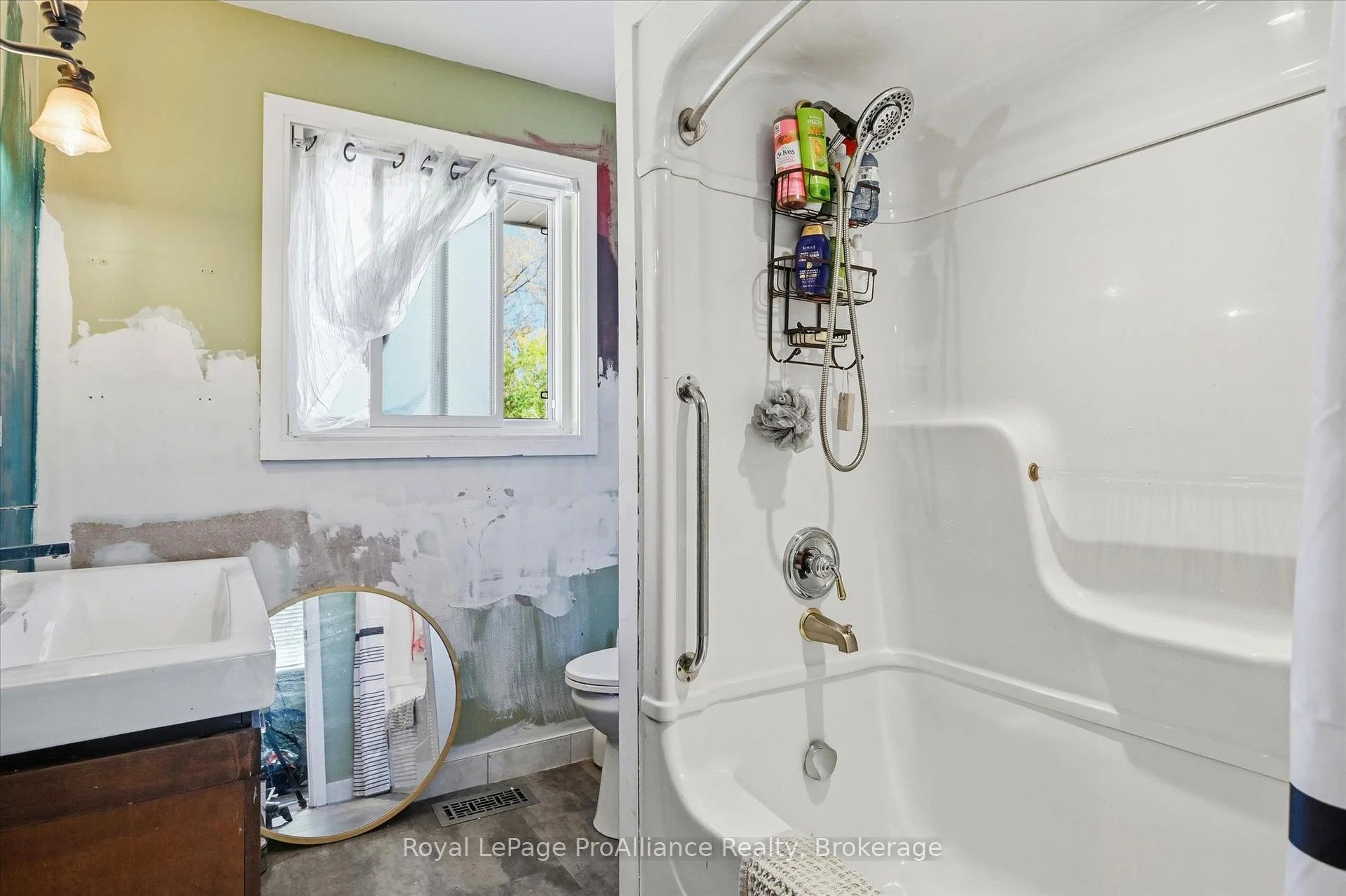 Photo 32 of 854 Barnardo Avenue, Peterborough, Northcrest Ward 5 — HOMEH