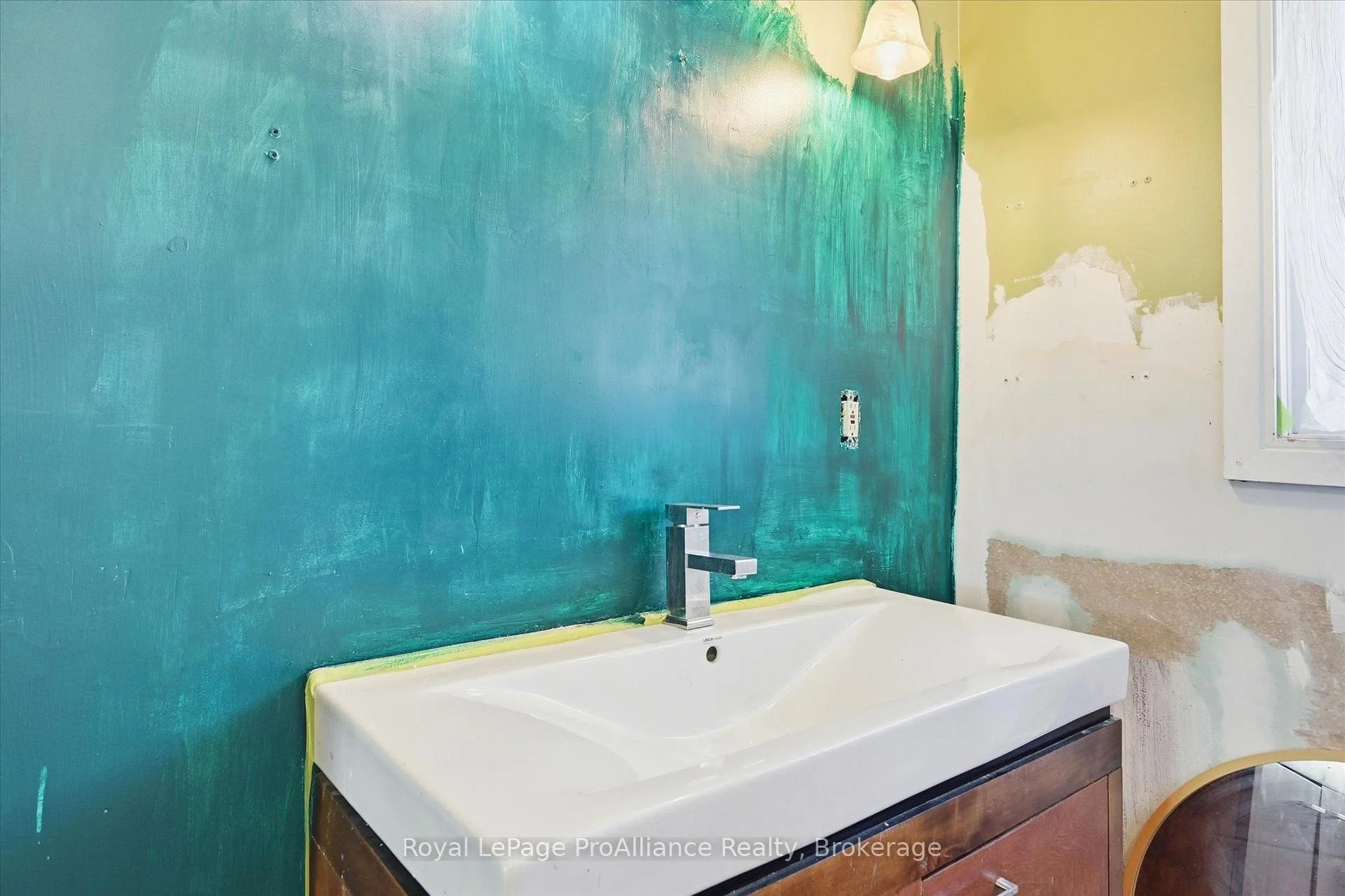 Photo 35 of 854 Barnardo Avenue, Peterborough, Northcrest Ward 5 — HOMEH