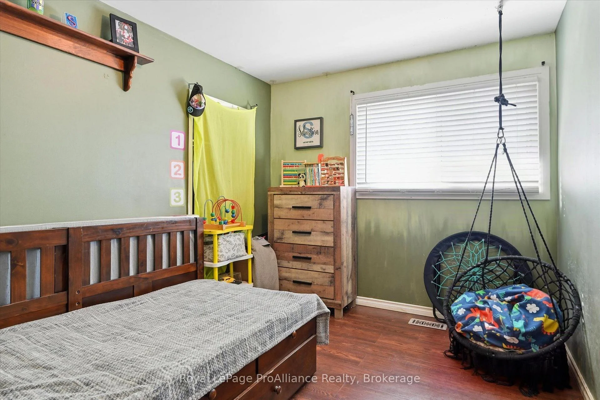 Photo 37 of 854 Barnardo Avenue, Peterborough, Northcrest Ward 5 — HOMEH