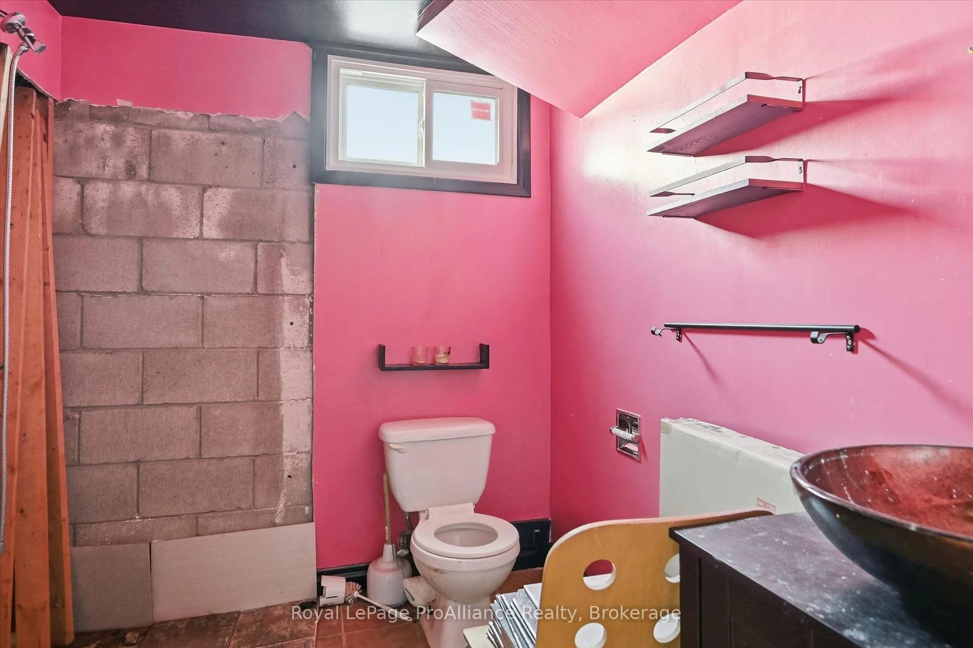 Photo 43 of 854 Barnardo Avenue, Peterborough, Northcrest Ward 5 — HOMEH