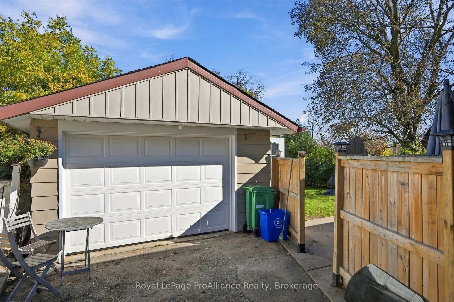 Photo 51 of 854 Barnardo Avenue, Peterborough, Northcrest Ward 5 — HOMEH