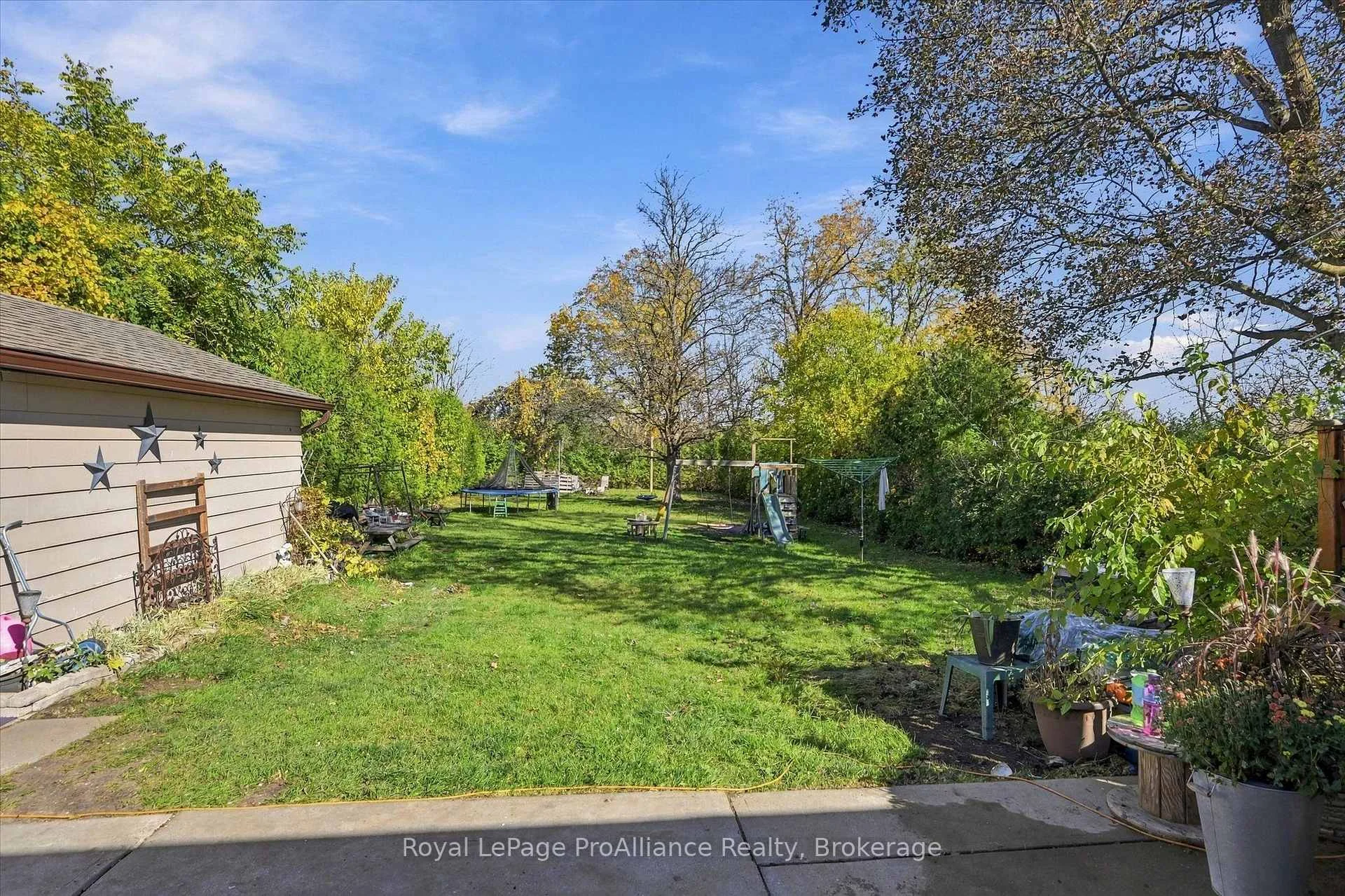 Photo 52 of 854 Barnardo Avenue, Peterborough, Northcrest Ward 5 — HOMEH