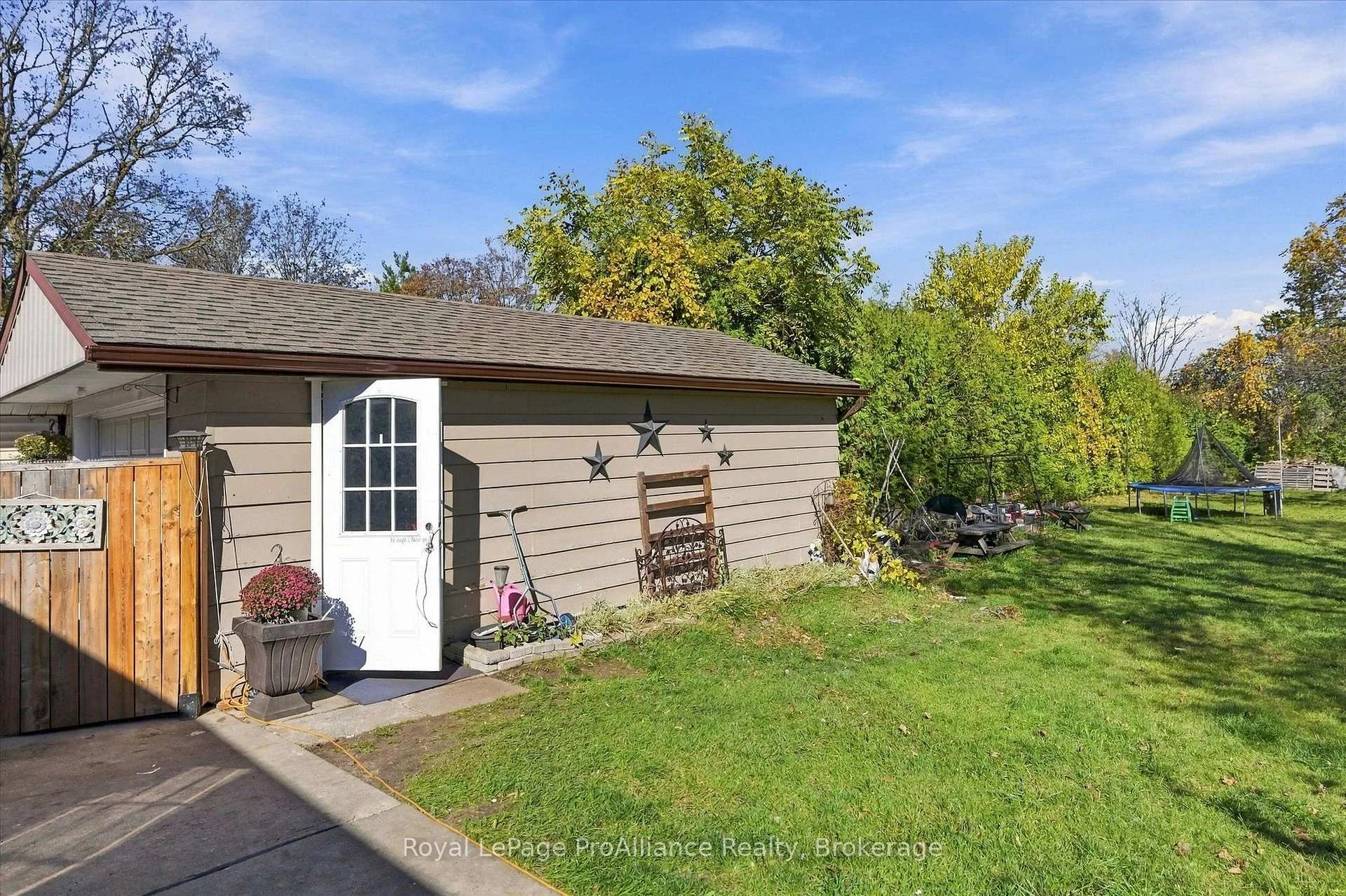 Photo 53 of 854 Barnardo Avenue, Peterborough, Northcrest Ward 5 — HOMEH