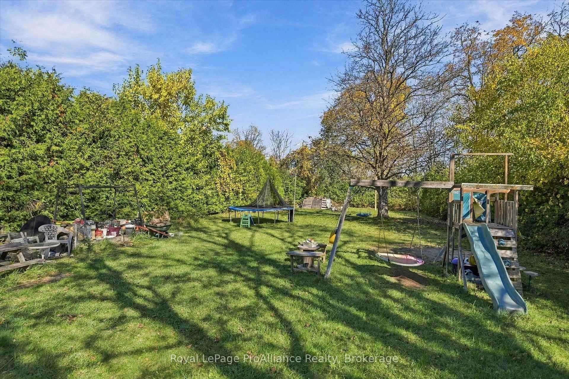 Photo 55 of 854 Barnardo Avenue, Peterborough, Northcrest Ward 5 — HOMEH