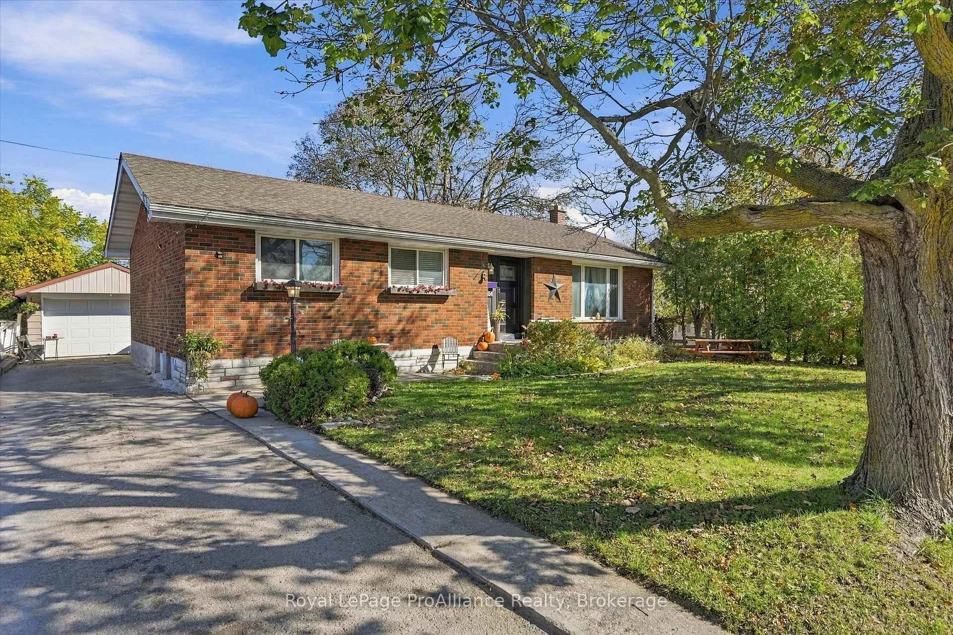 Photo 66 of 854 Barnardo Avenue, Peterborough, Northcrest Ward 5 — HOMEH