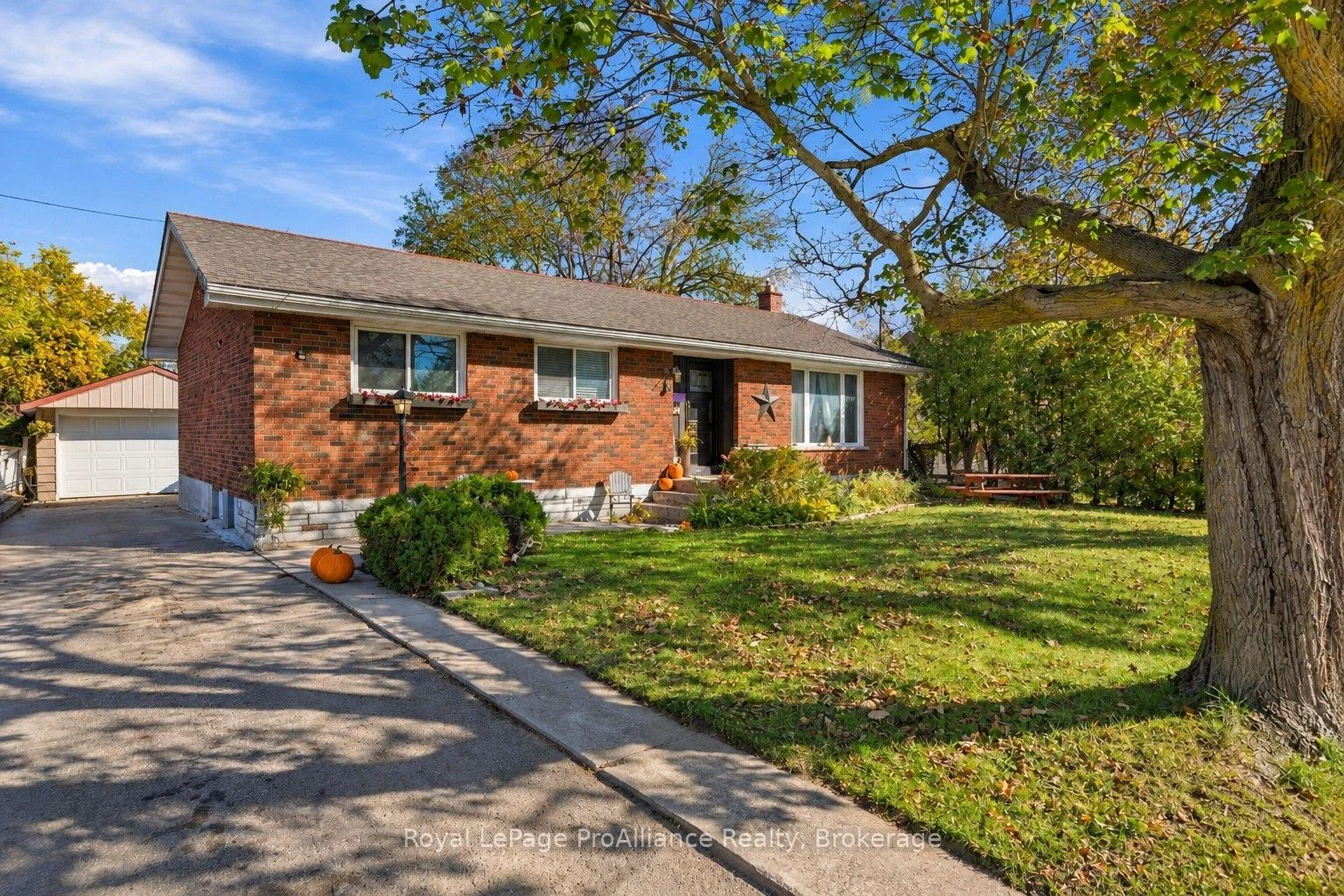 Photo 6 of 854 Barnardo Avenue, Peterborough, Northcrest Ward 5 — HOMEH