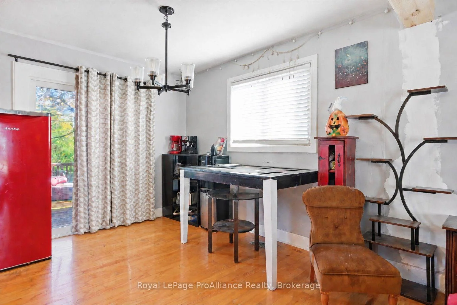 Photo 20 of 854 Barnardo Avenue, Peterborough, Northcrest Ward 5 — HOMEH