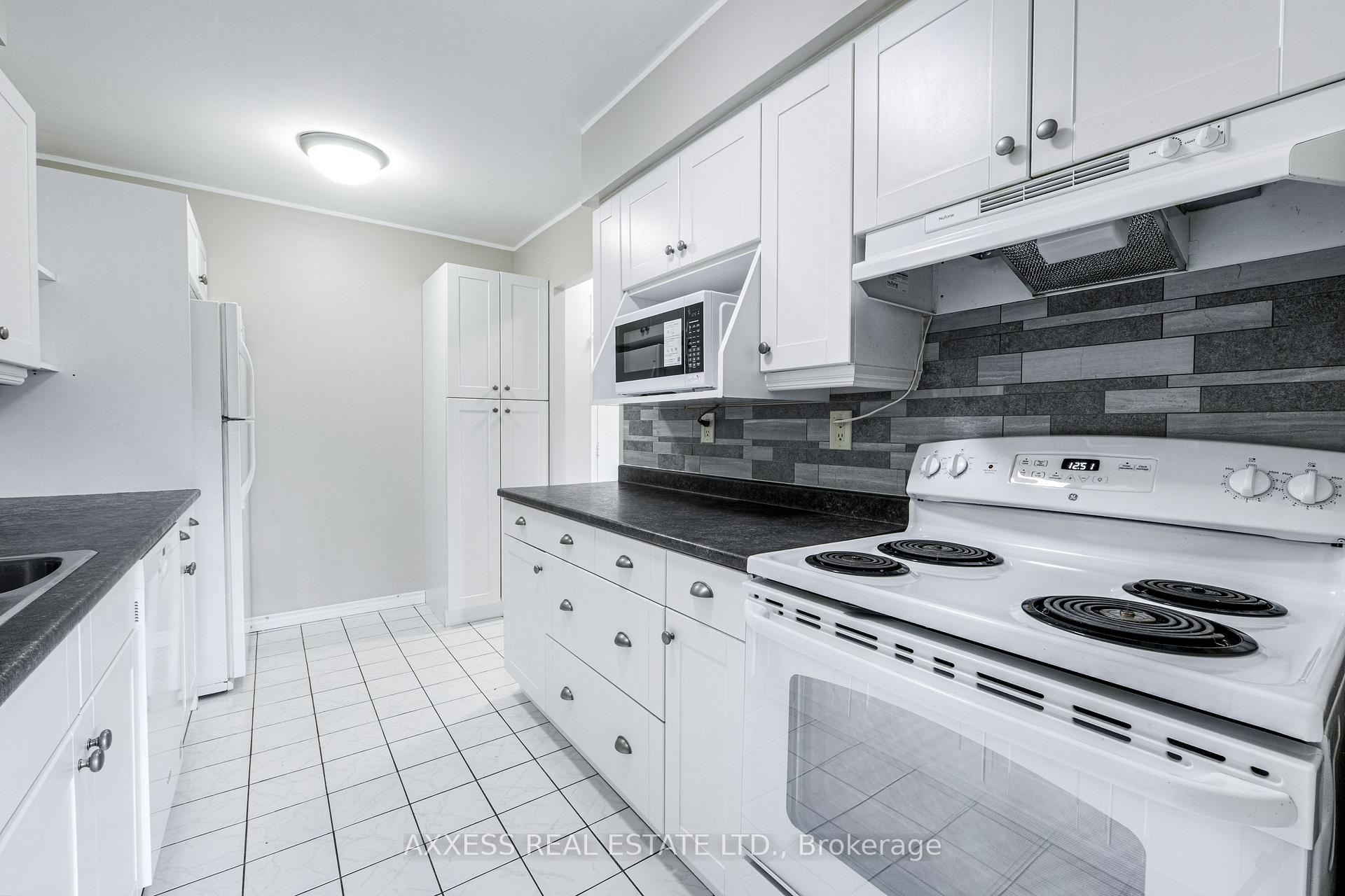 Photo 11 of Unit 902, 1968 Main Street W, Hamilton, Ainslie Wood — HOMEH