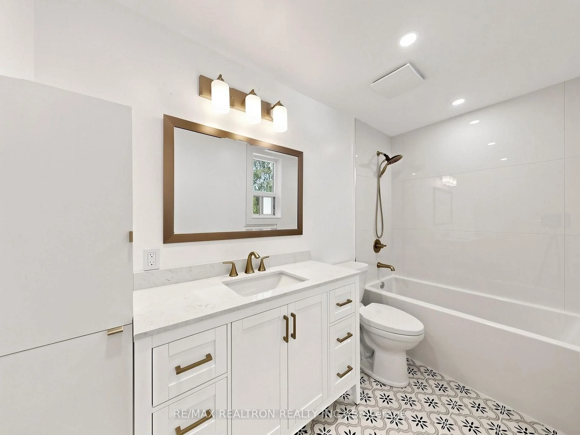 Photo 33 of Unit Upper, 280 Glenforest Road, Toronto, Lawrence Park North — HOMEH