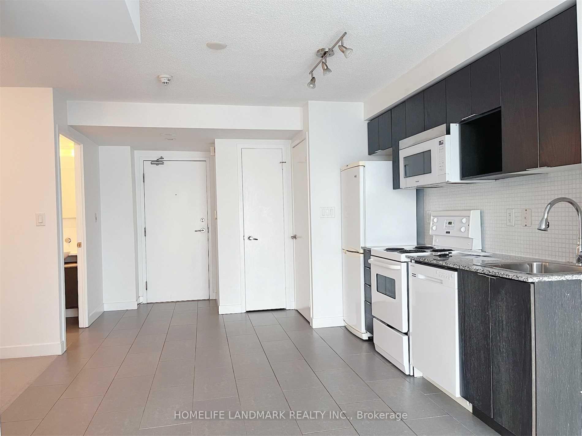 Photo 5 of Unit 3607, 15 Fort York Boulevard, Toronto, Waterfront Communities — HOMEH
