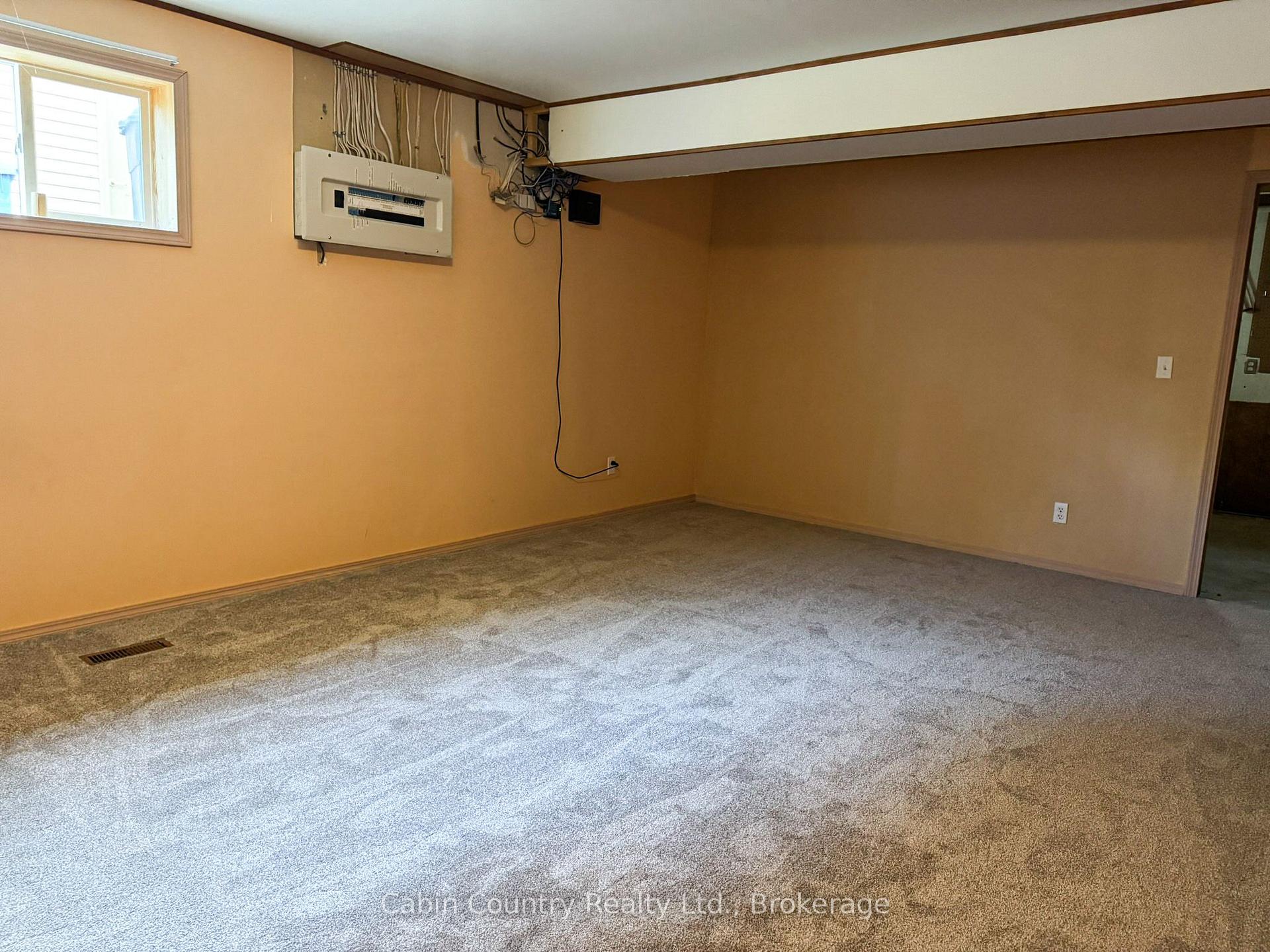 Photo 5 of 420 Mill Street, Kenora, Keewatin — HOMEH