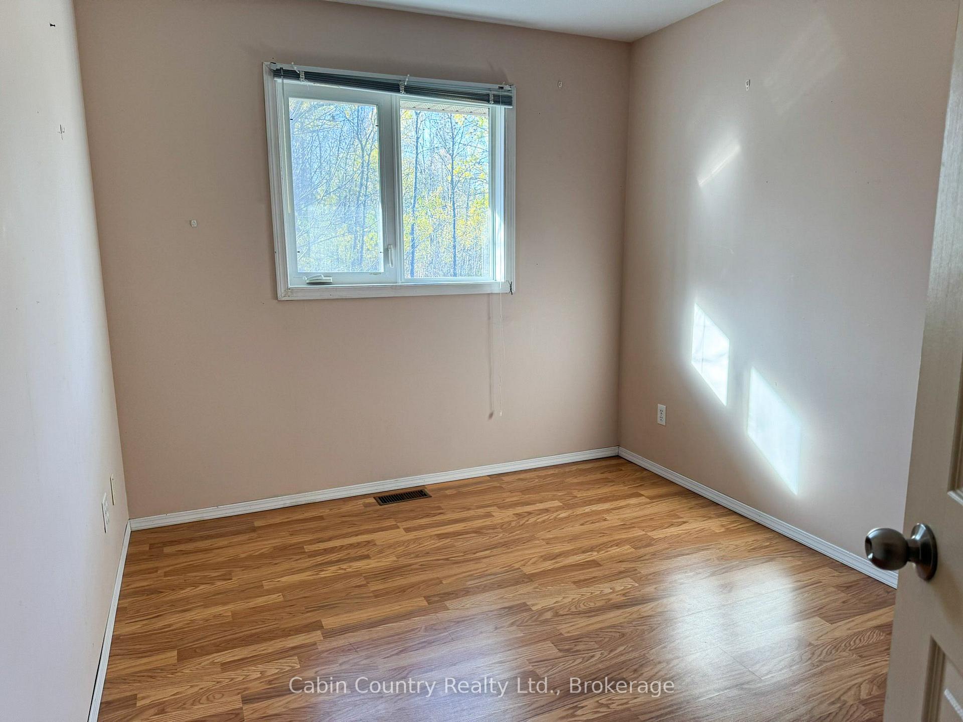 Photo 8 of 420 Mill Street, Kenora, Keewatin — HOMEH
