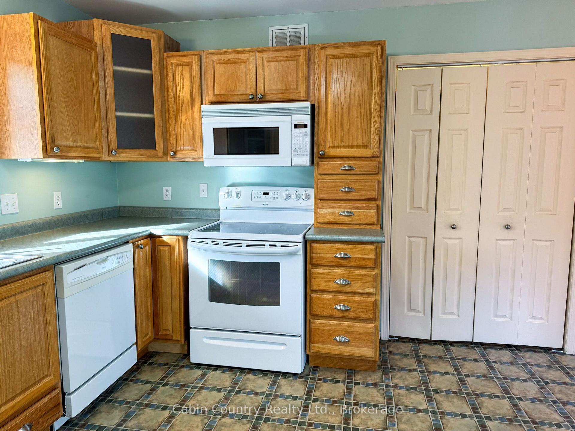 Photo 12 of 420 Mill Street, Kenora, Keewatin — HOMEH