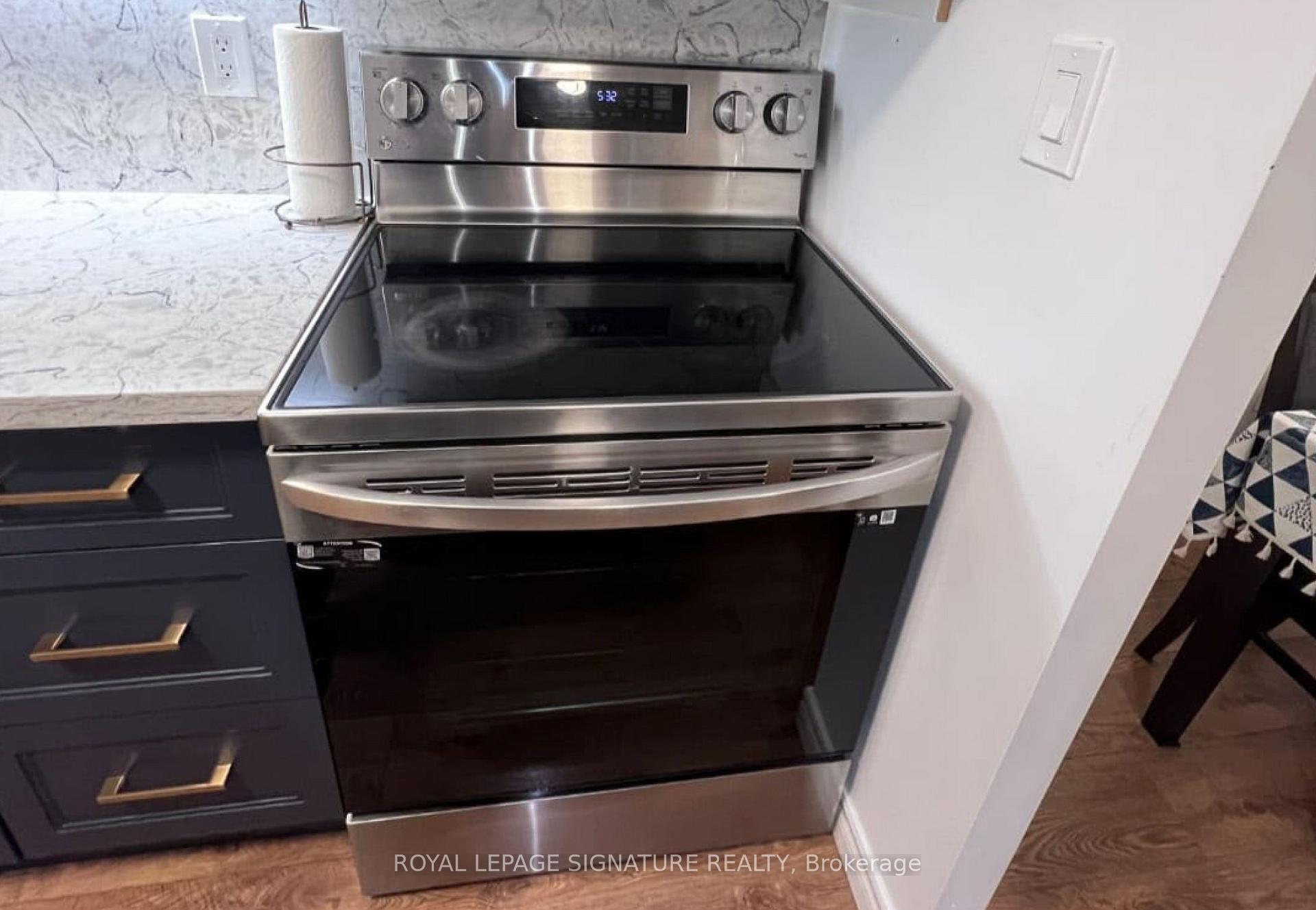 Photo 6 of Unit 105, 5 Shady Golfway, Toronto, Flemingdon Park — HOMEH