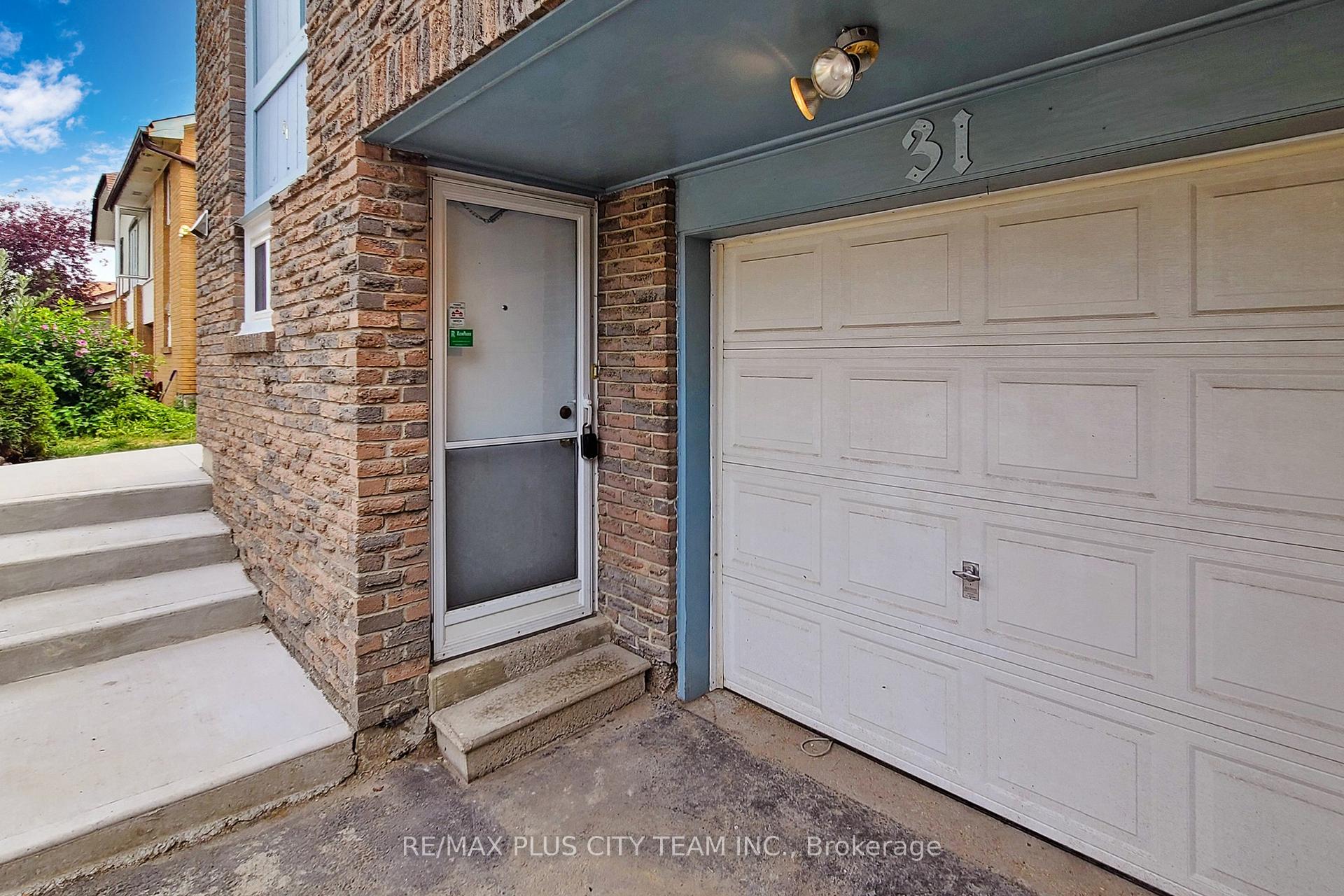Photo 2 of Unit Bsmt, 31 Leacrest Street, Brampton, Westgate — HOMEH