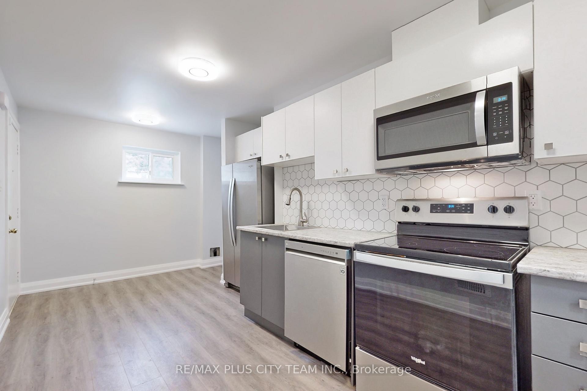 Photo 4 of Unit Bsmt, 31 Leacrest Street, Brampton, Westgate — HOMEH