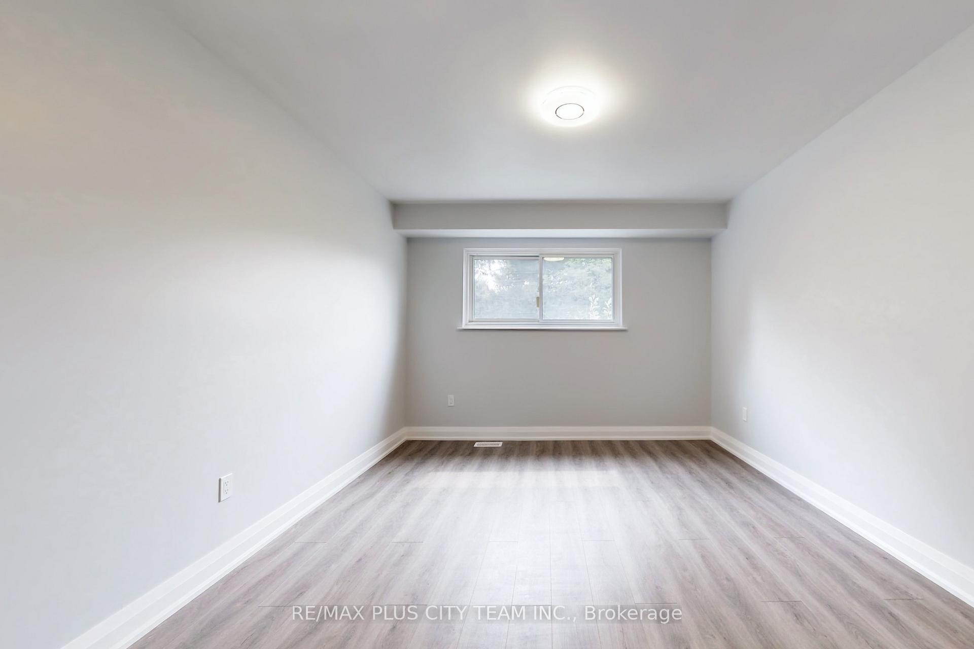 Photo 13 of Unit Bsmt, 31 Leacrest Street, Brampton, Westgate — HOMEH