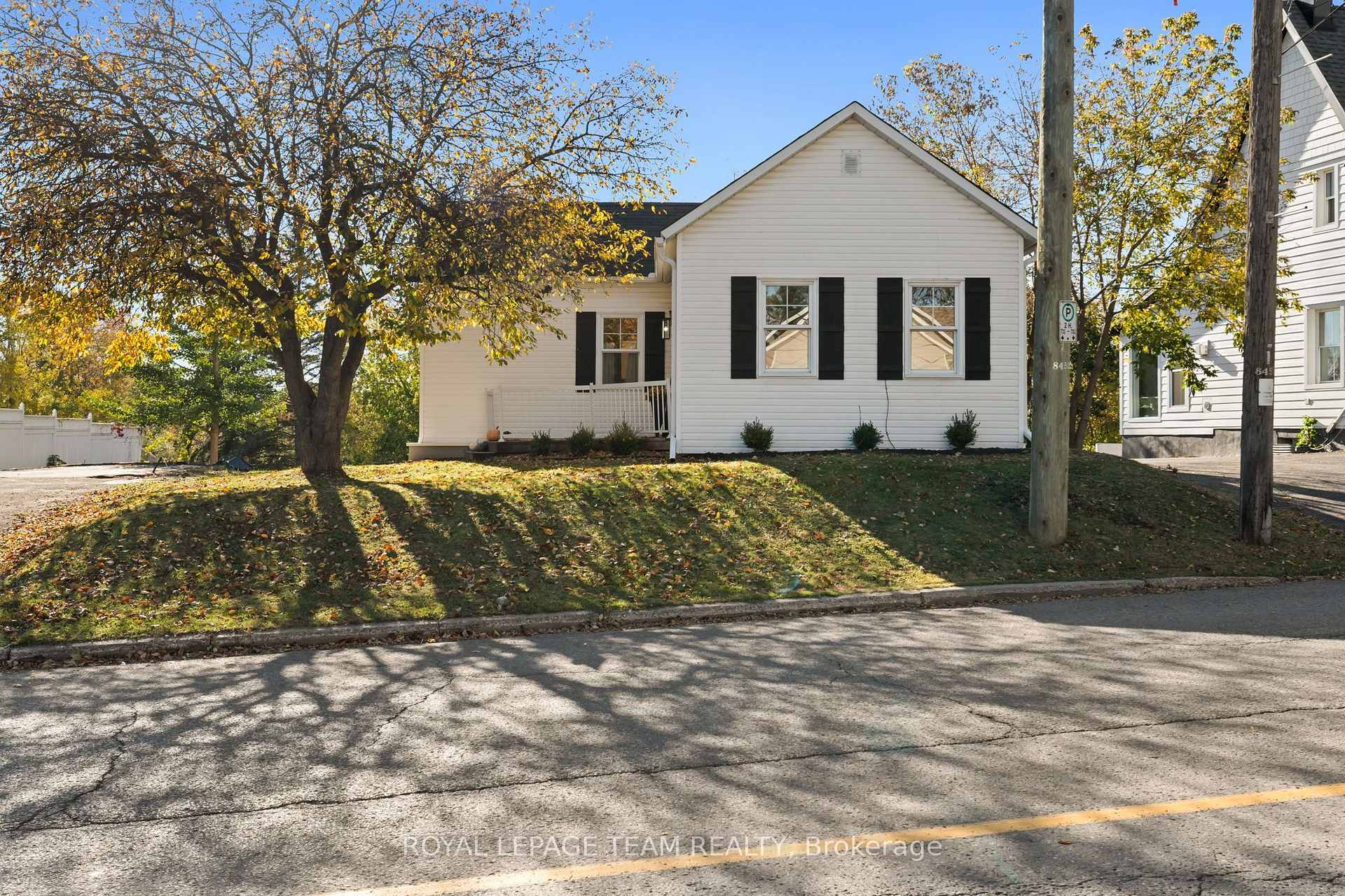 Photo 2 of 5584 Manotick Main Street, Ottawa, Manotick Village & Manotick Estates — HOMEH