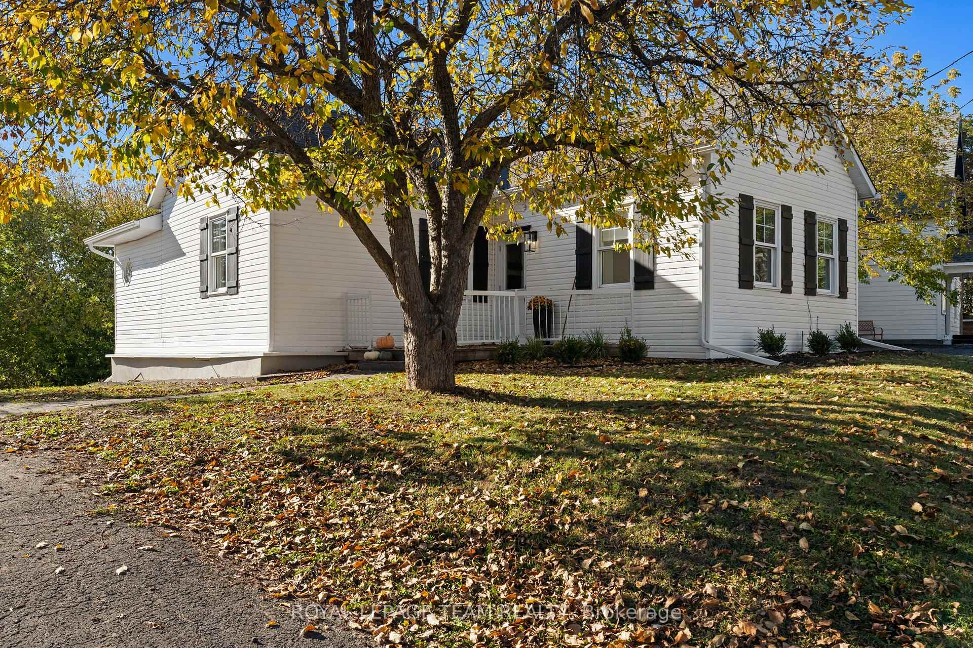 Photo 3 of 5584 Manotick Main Street, Ottawa, Manotick Village & Manotick Estates — HOMEH