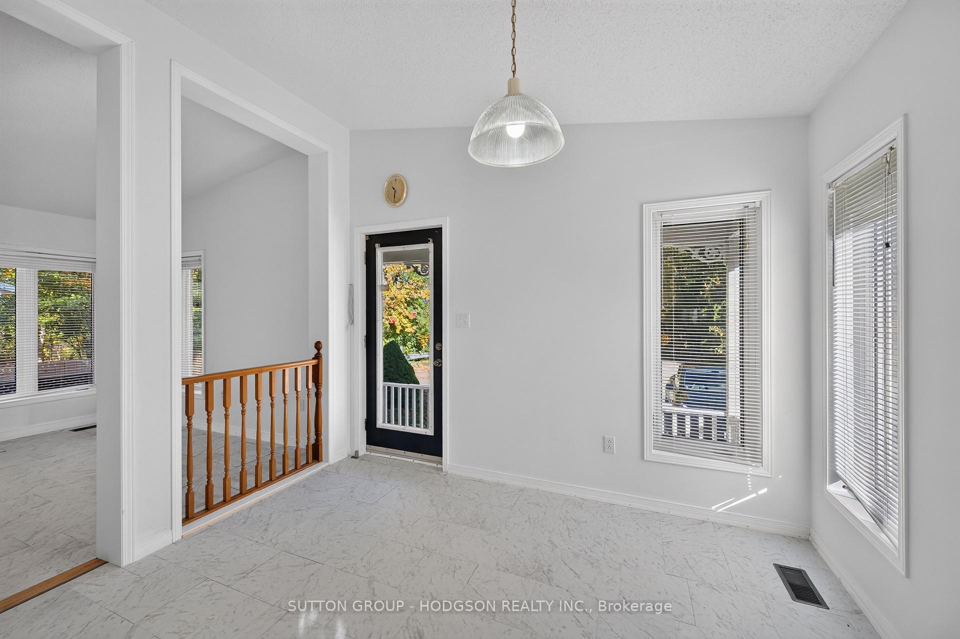 Photo 8 of 105 Tecumseh Avenue W, London, South E — HOMEH