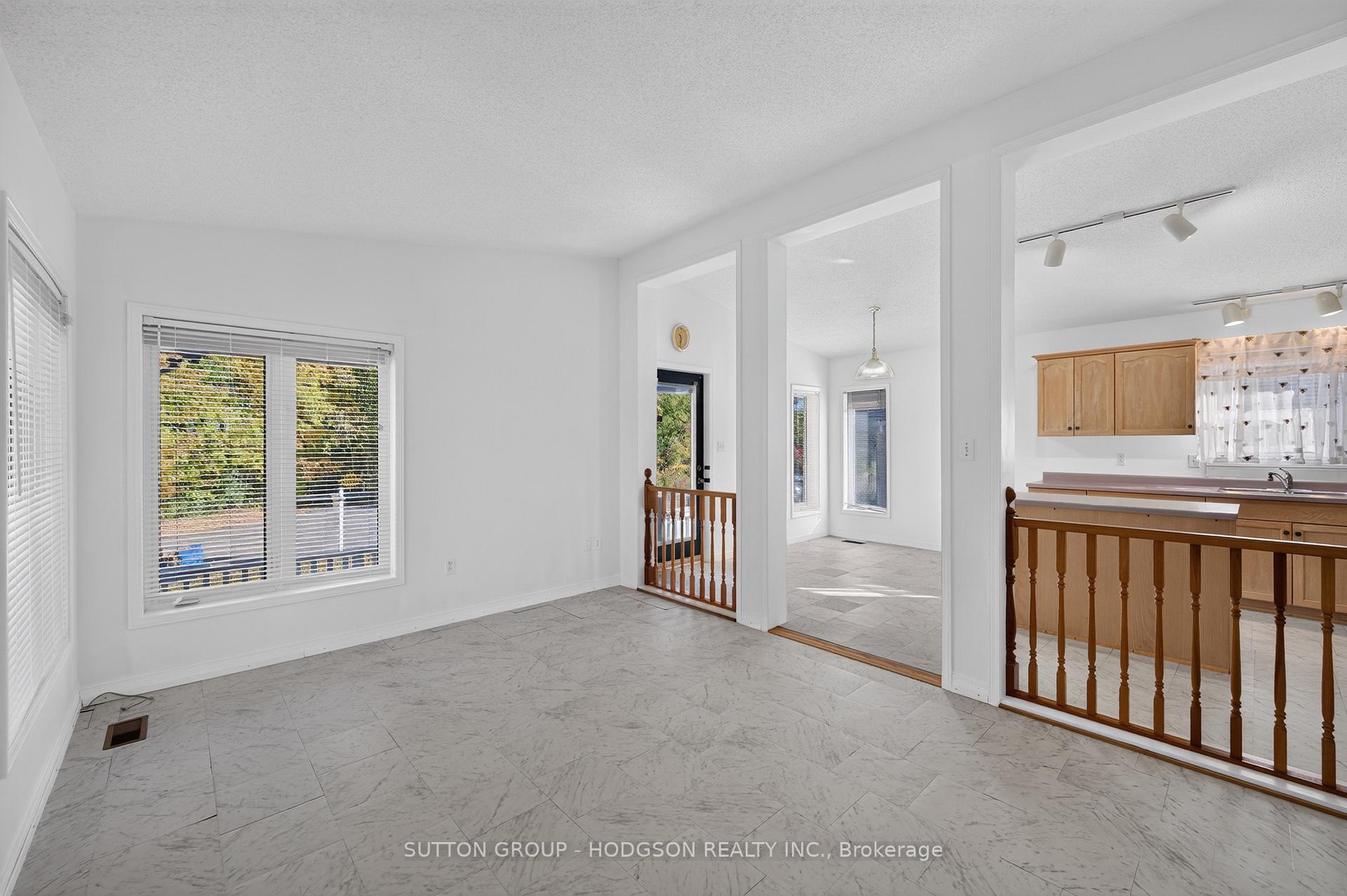 Photo 9 of 105 Tecumseh Avenue W, London, South E — HOMEH