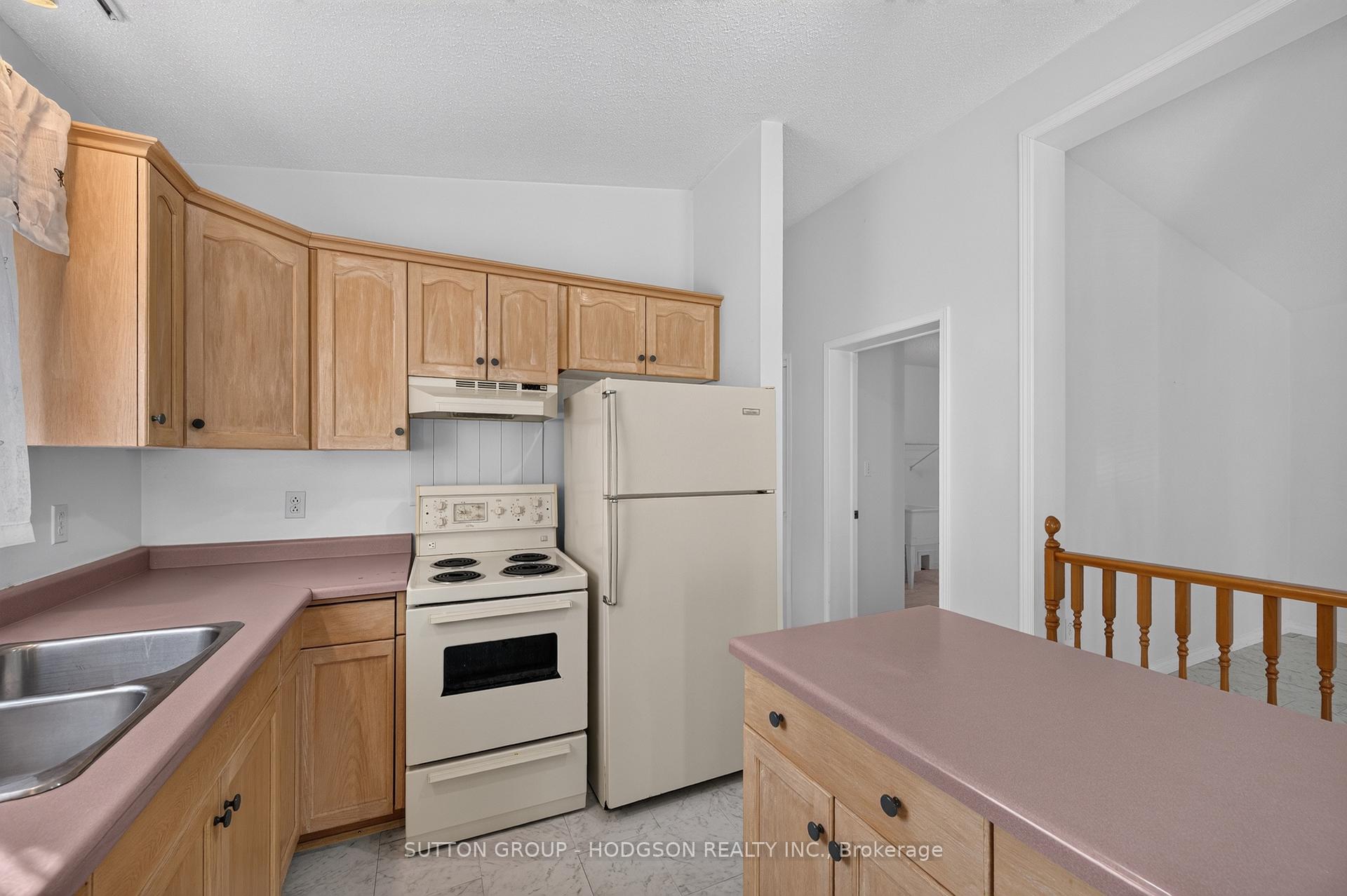 Photo 13 of 105 Tecumseh Avenue W, London, South E — HOMEH