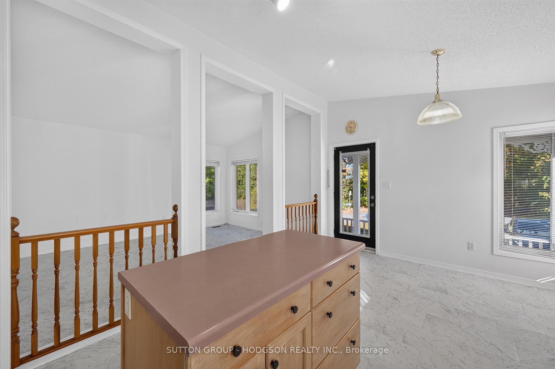 Photo 14 of 105 Tecumseh Avenue W, London, South E — HOMEH